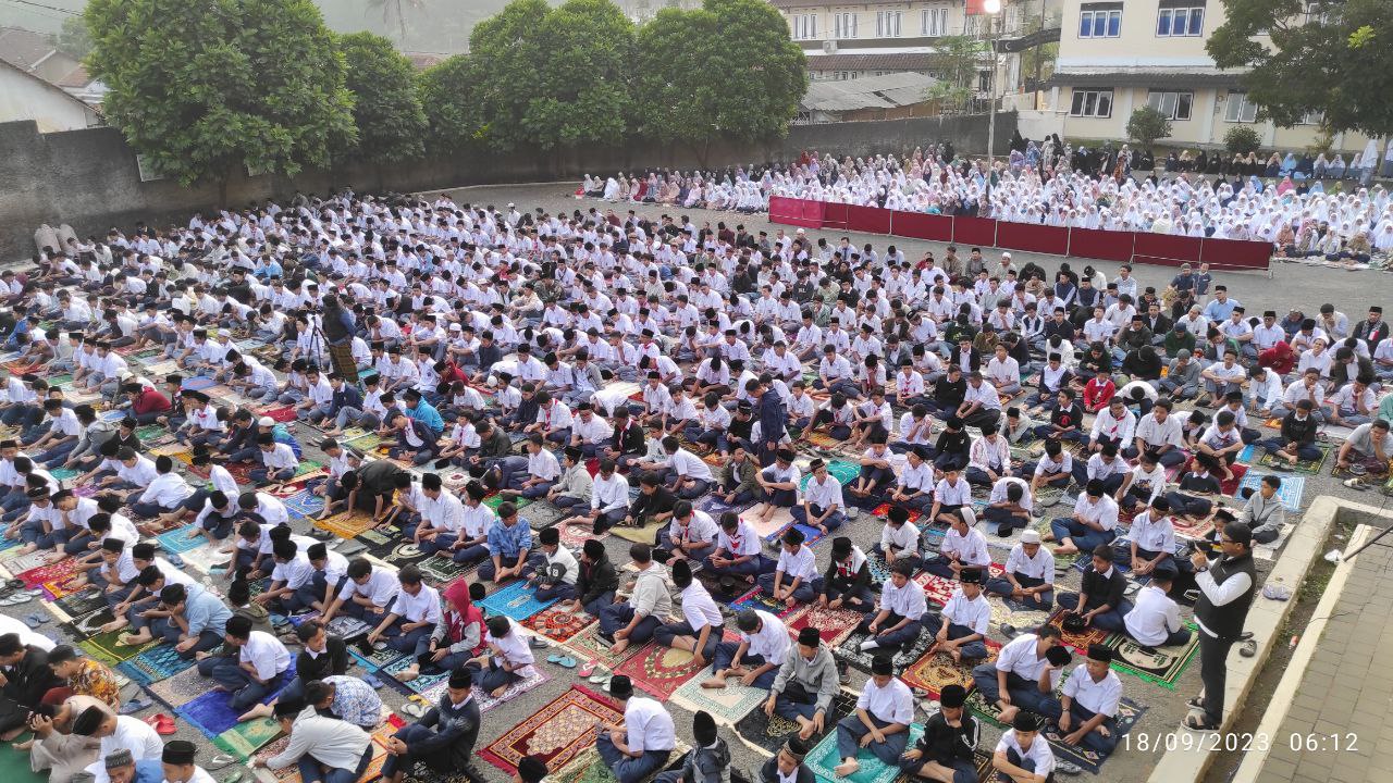 Kemarau Panjang Melanda, Seluruh Murid dan Pegawai As-Syifa Menggelar Sholat Istisqa 11 photo 2023 09 19 09 35 37