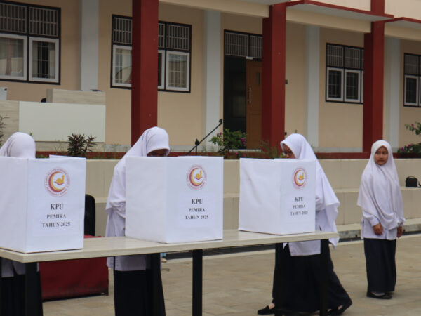 Sekolah Calon Pemimpin : Pemilihan Presiden BEM Putri - SMPIT As-Syifa Boarding School Jalancagak 2